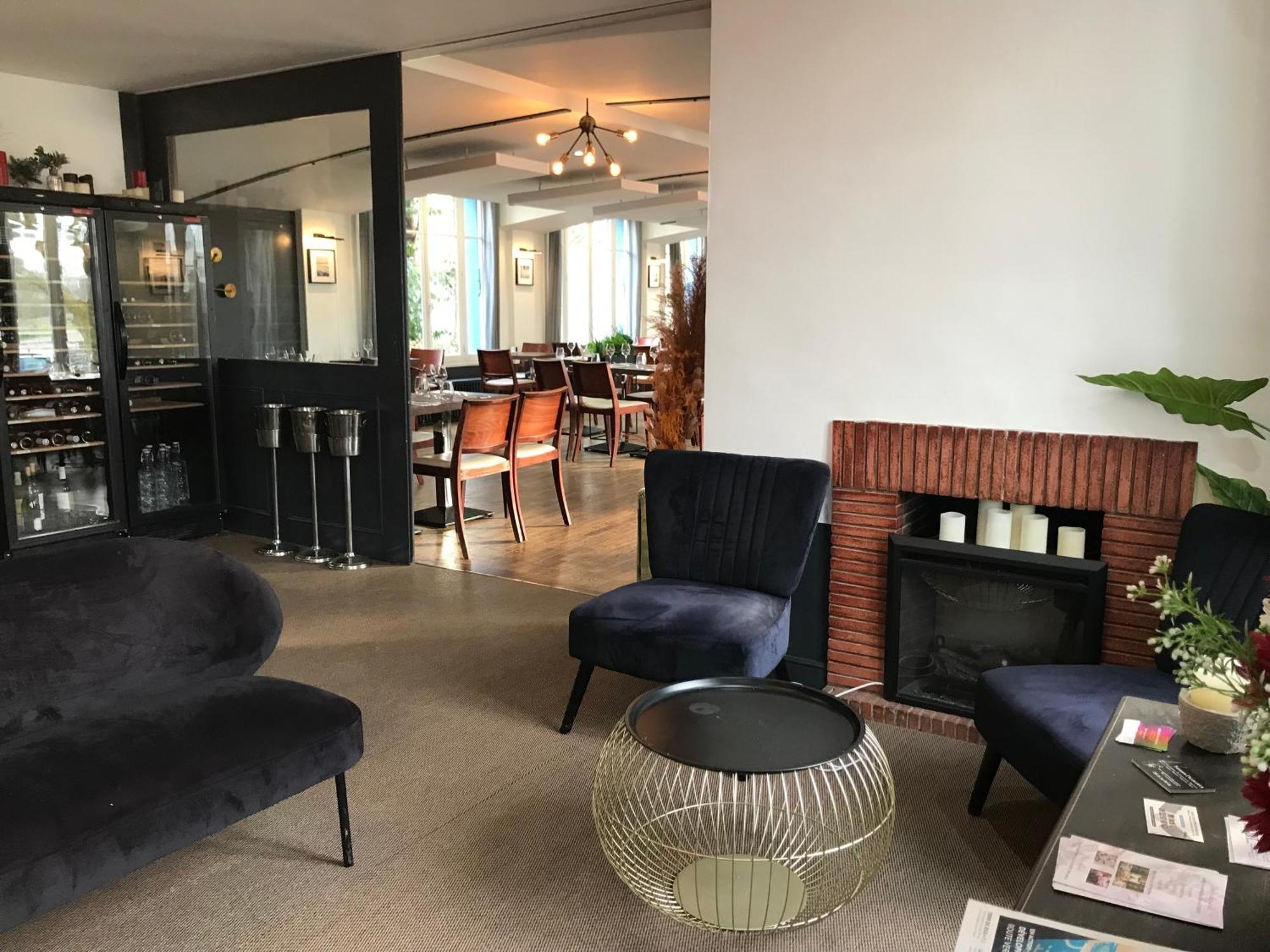 Logis Hotel & Restaurant - Les Bords De Seine ลาโรช-กูยง ภายนอก รูปภาพ