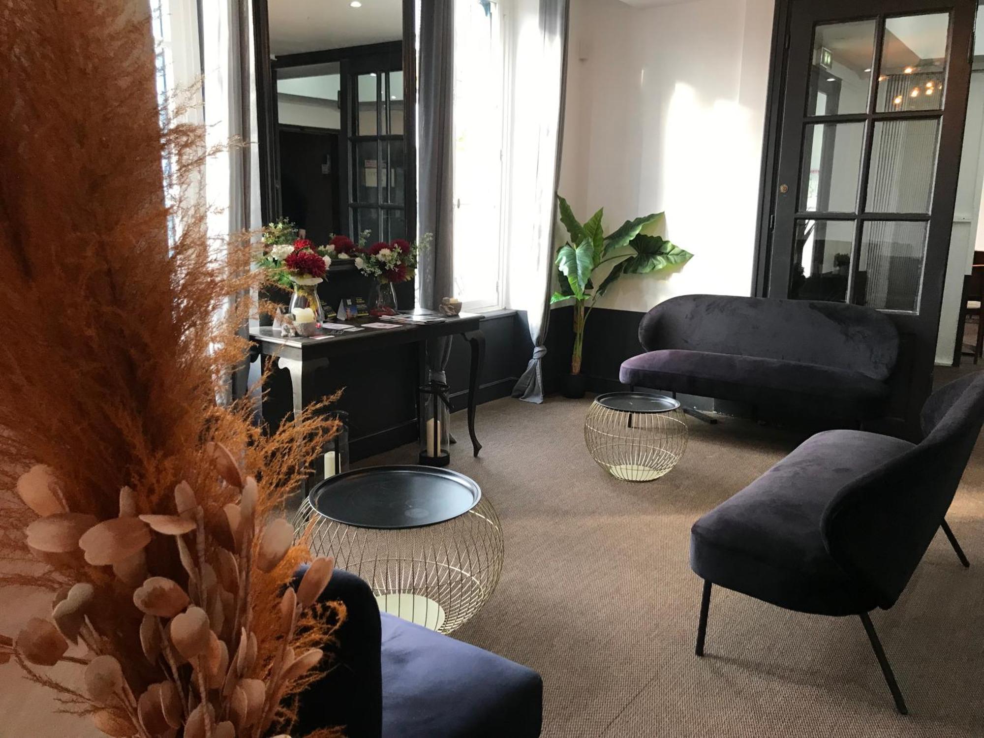 Logis Hotel & Restaurant - Les Bords De Seine ลาโรช-กูยง ภายนอก รูปภาพ