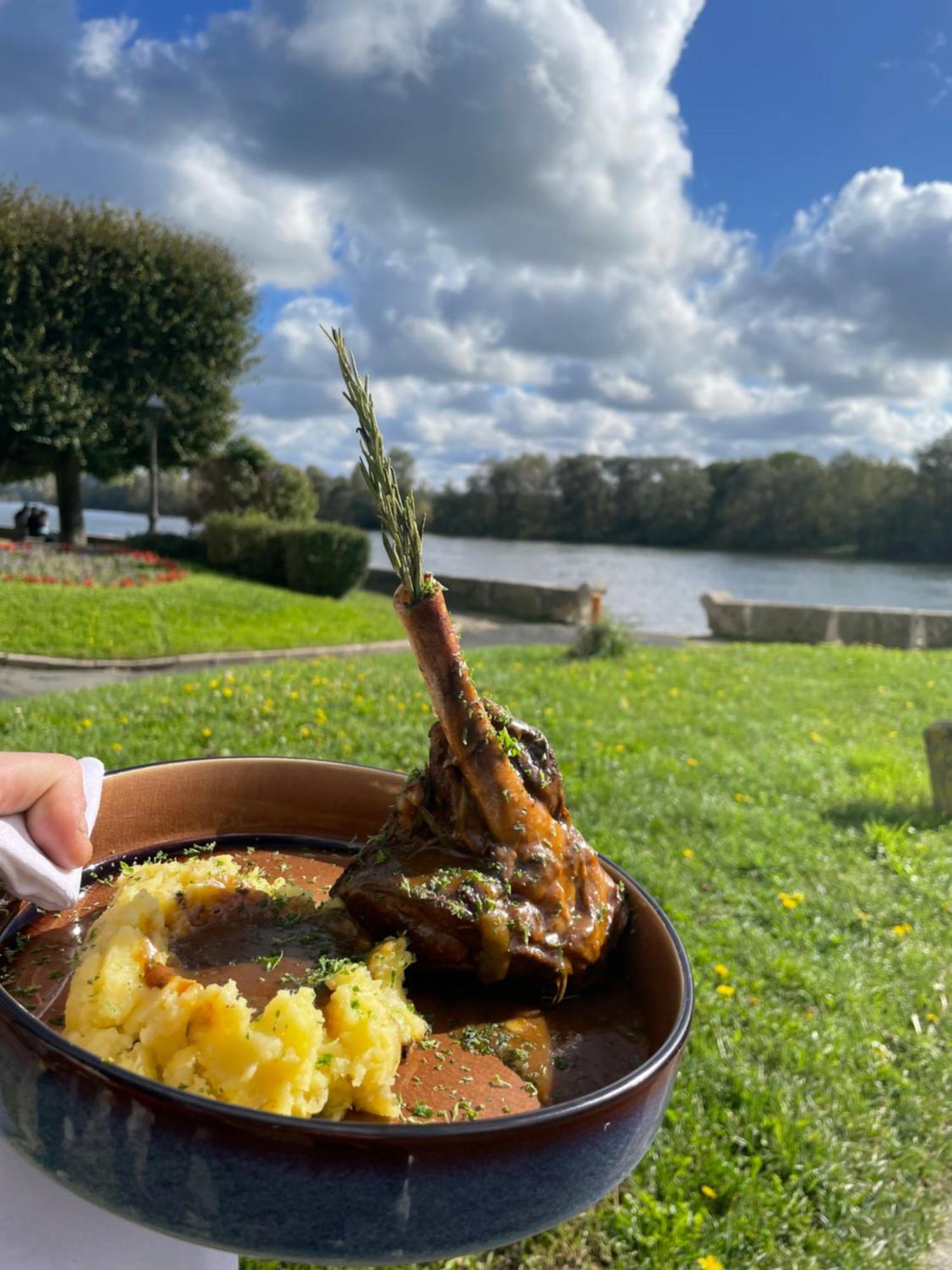 Logis Hotel & Restaurant - Les Bords De Seine ลาโรช-กูยง ภายนอก รูปภาพ