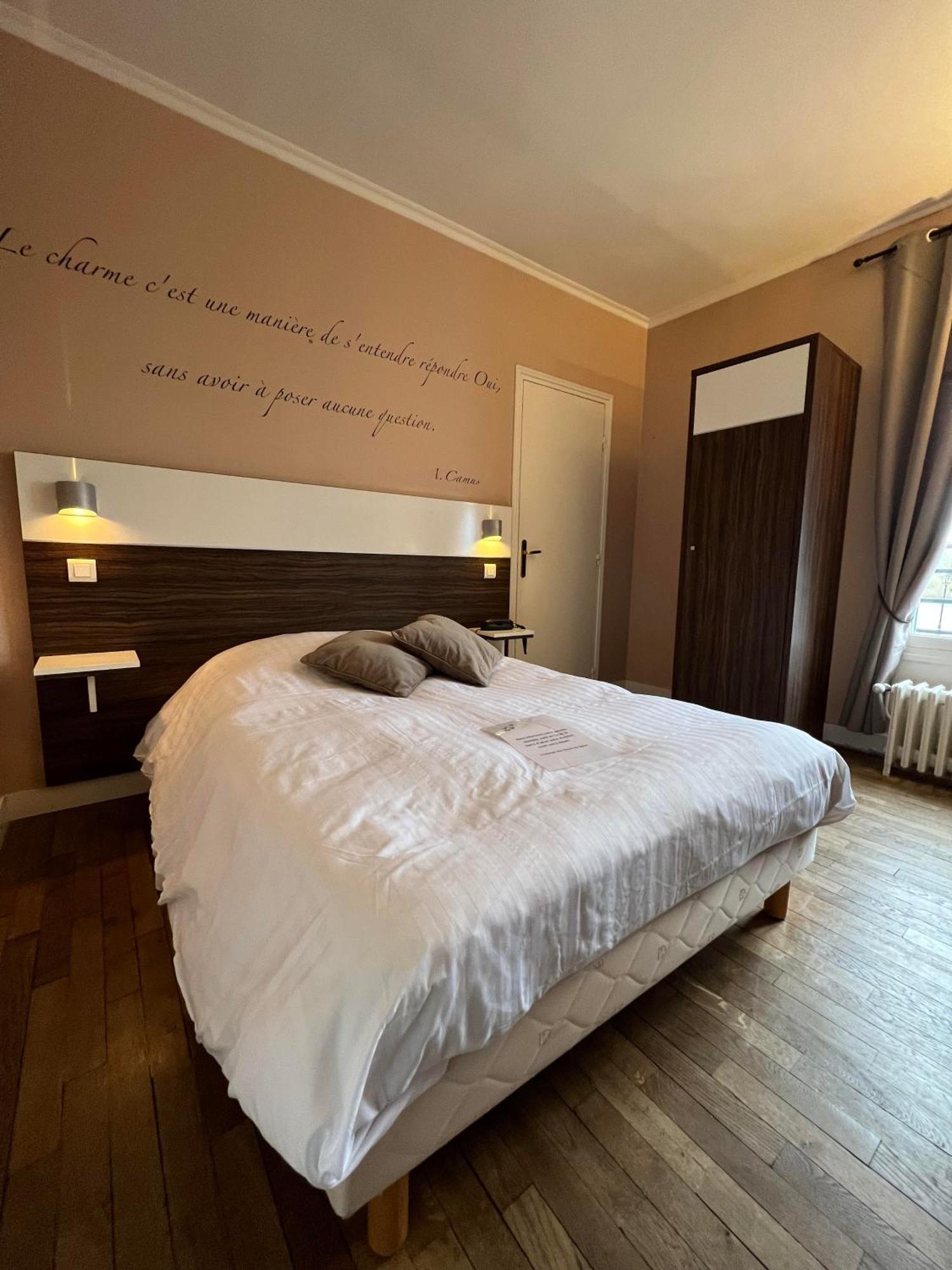 Logis Hotel & Restaurant - Les Bords De Seine ลาโรช-กูยง ภายนอก รูปภาพ