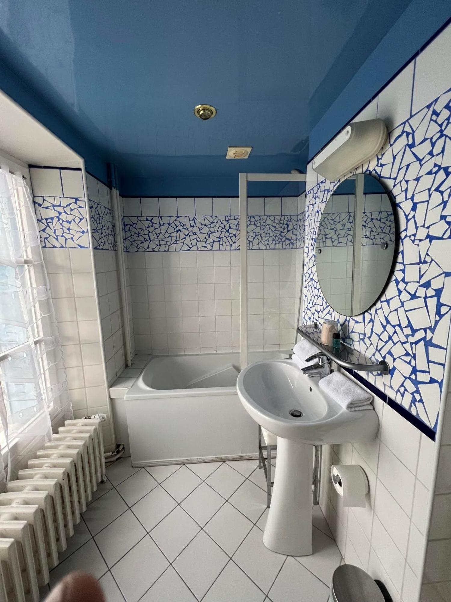 Logis Hotel & Restaurant - Les Bords De Seine ลาโรช-กูยง ภายนอก รูปภาพ
