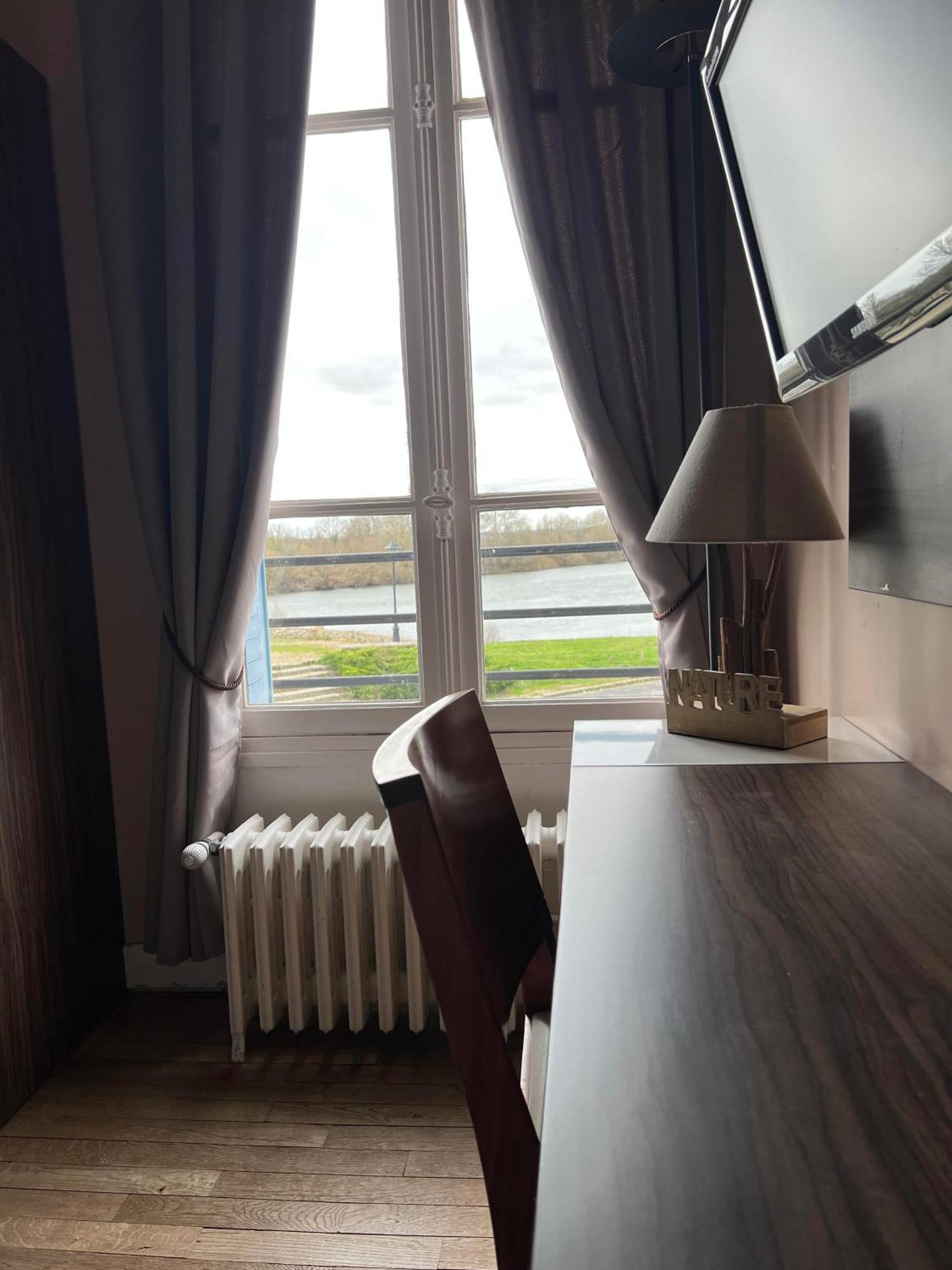 Logis Hotel & Restaurant - Les Bords De Seine ลาโรช-กูยง ภายนอก รูปภาพ
