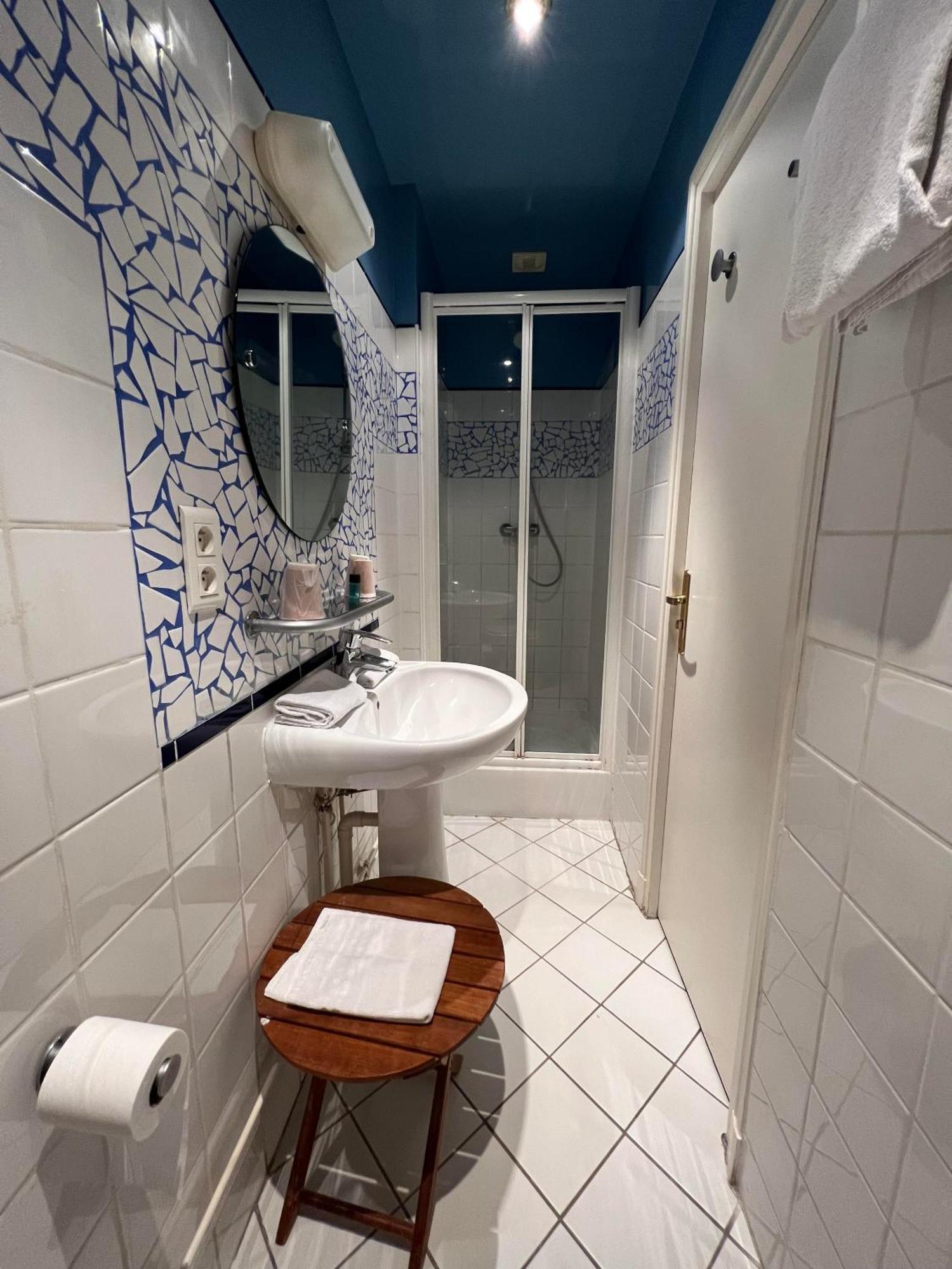 Logis Hotel & Restaurant - Les Bords De Seine ลาโรช-กูยง ภายนอก รูปภาพ