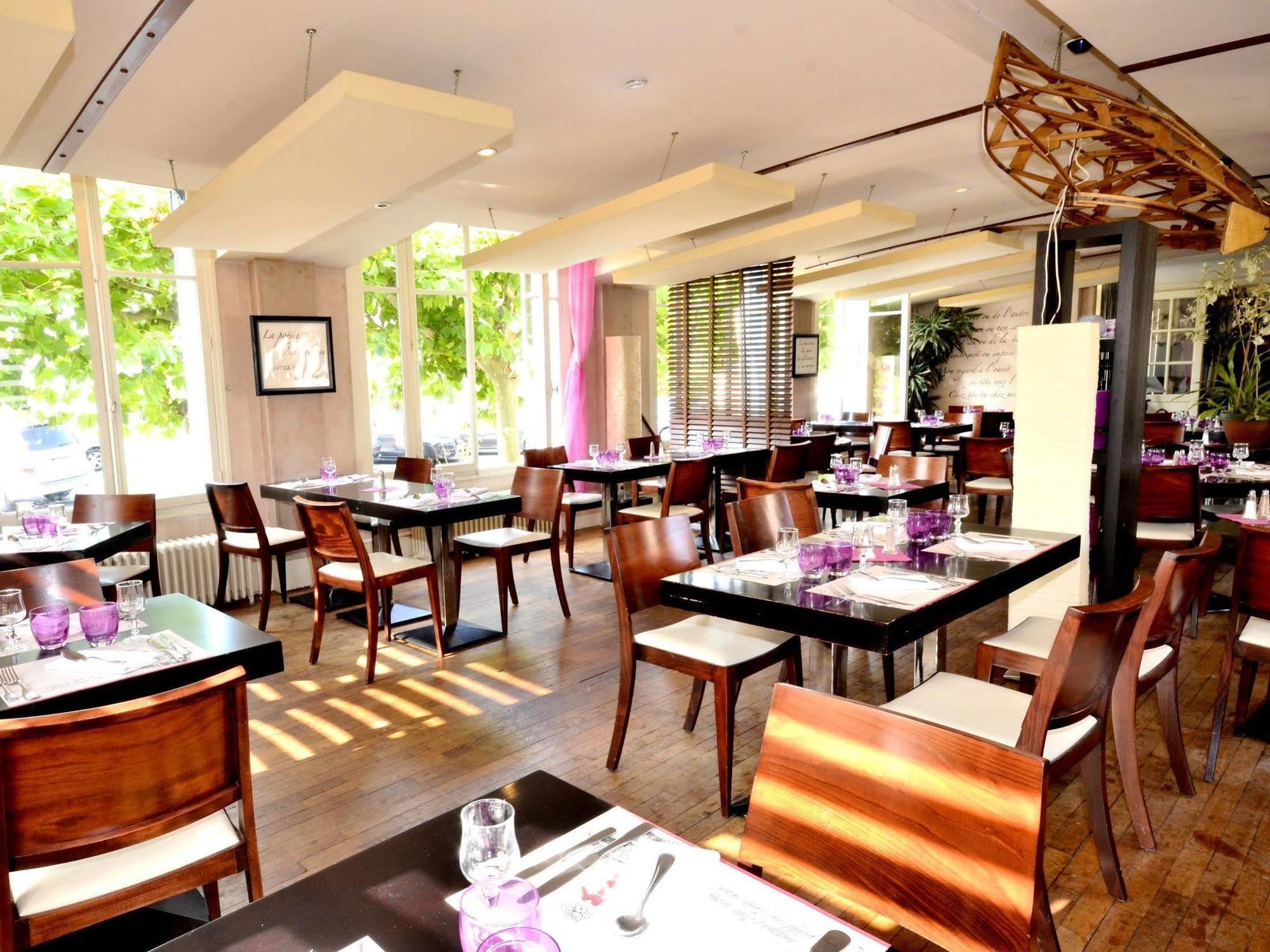 Logis Hotel & Restaurant - Les Bords De Seine ลาโรช-กูยง ภายนอก รูปภาพ
