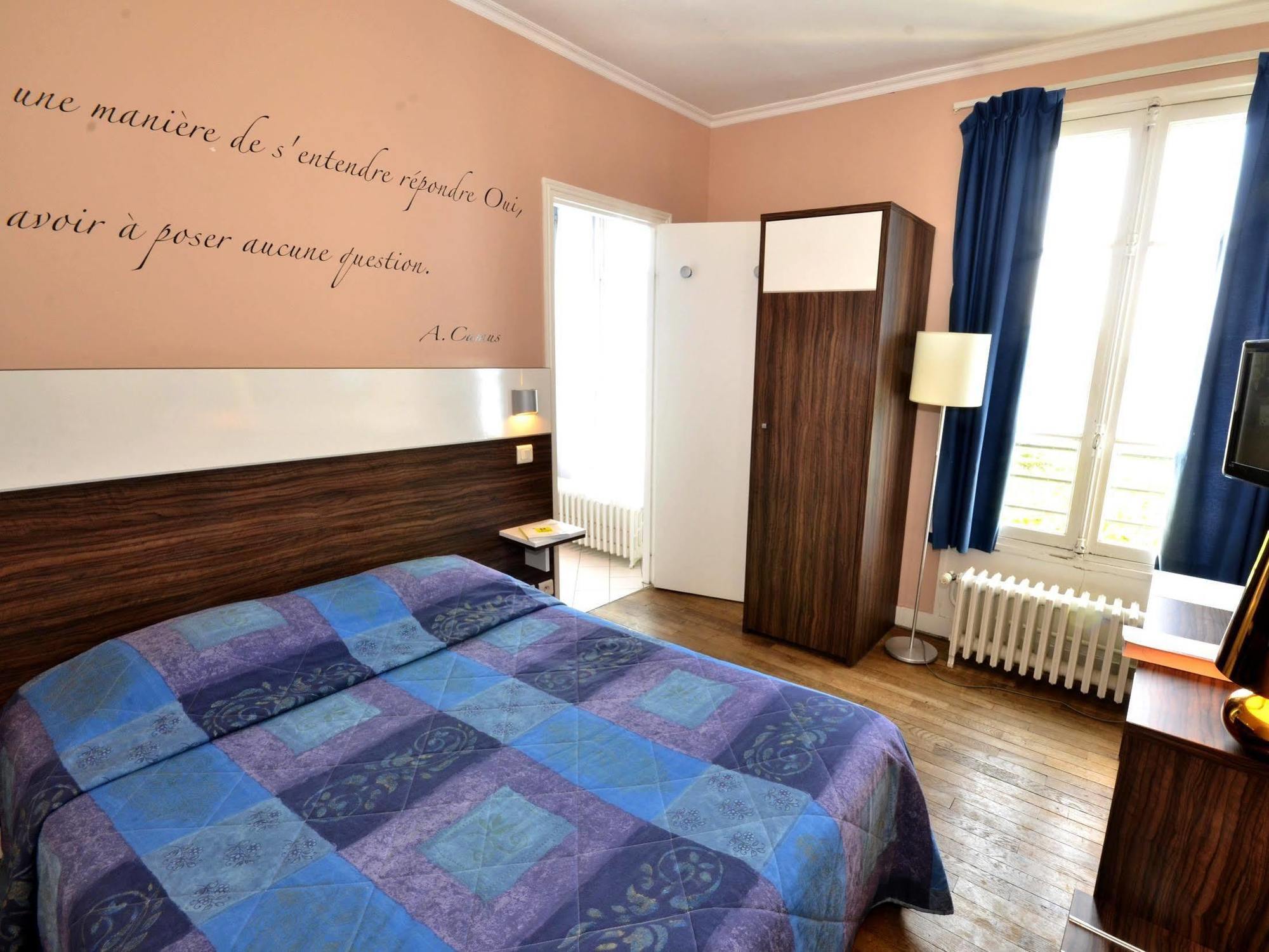 Logis Hotel & Restaurant - Les Bords De Seine ลาโรช-กูยง ภายนอก รูปภาพ