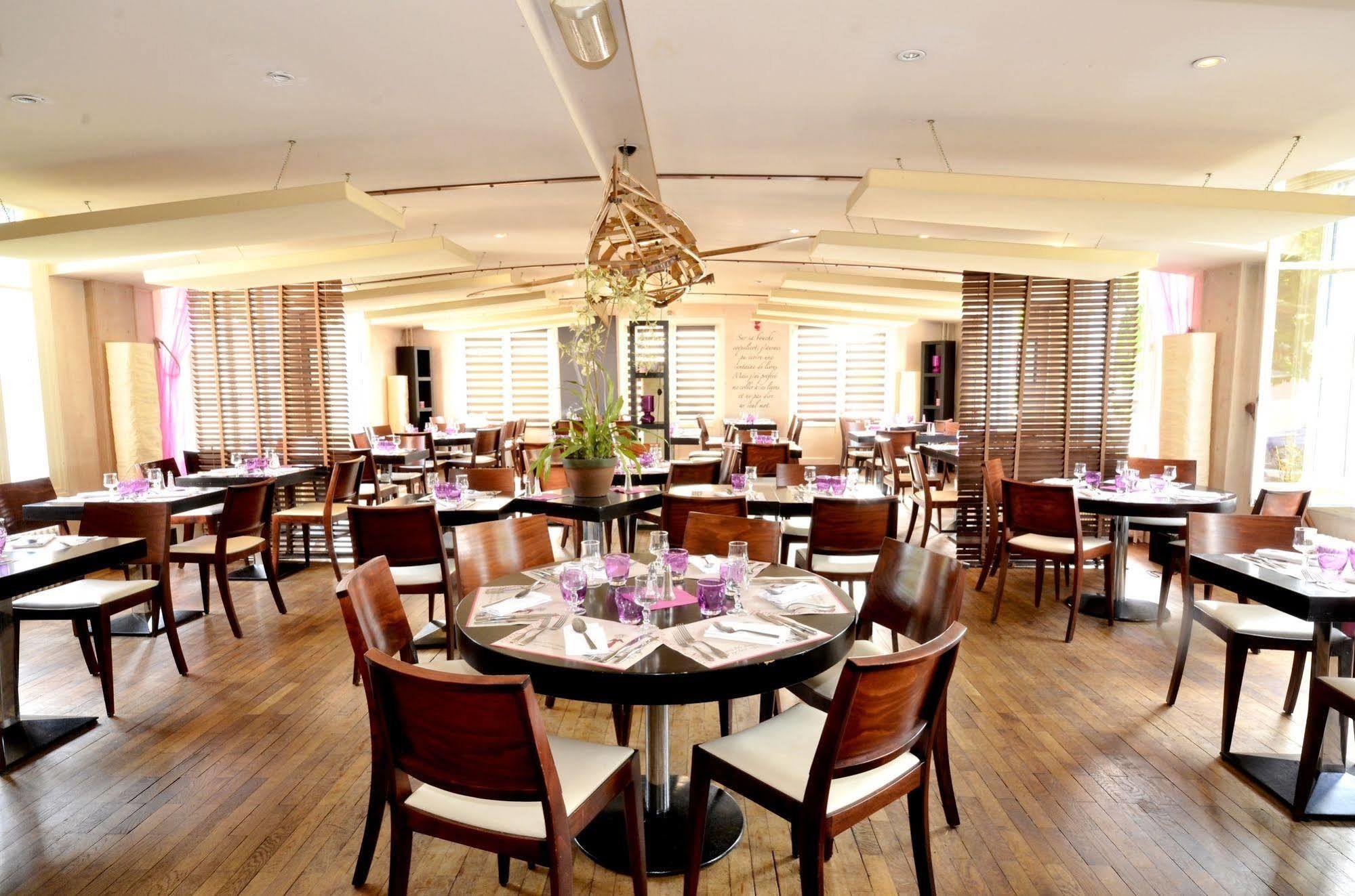 Logis Hotel & Restaurant - Les Bords De Seine ลาโรช-กูยง ภายนอก รูปภาพ