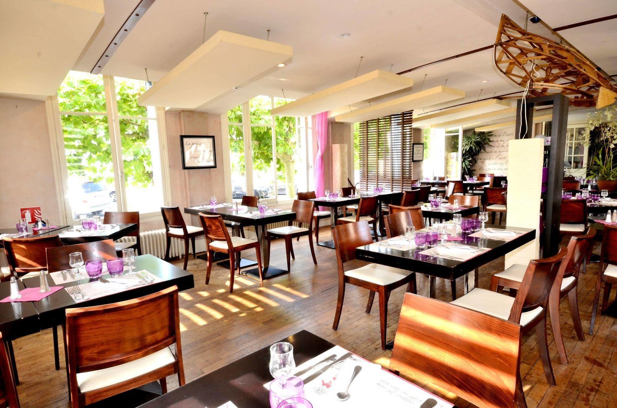 Logis Hotel & Restaurant - Les Bords De Seine ลาโรช-กูยง ภายนอก รูปภาพ