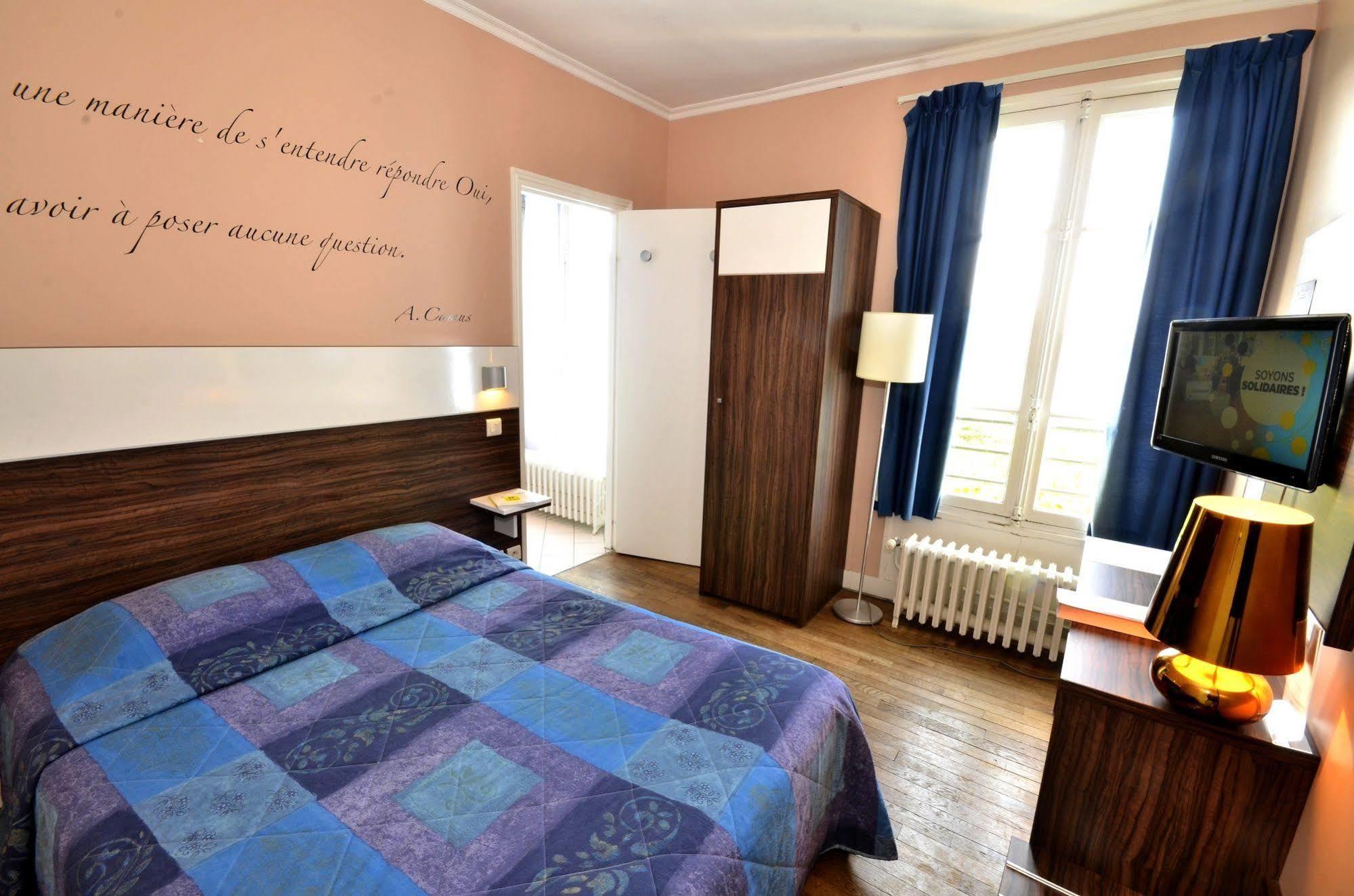Logis Hotel & Restaurant - Les Bords De Seine ลาโรช-กูยง ภายนอก รูปภาพ